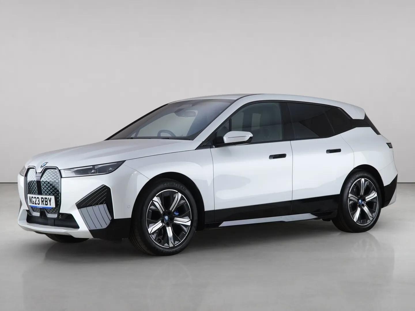 BMW Ix view 2