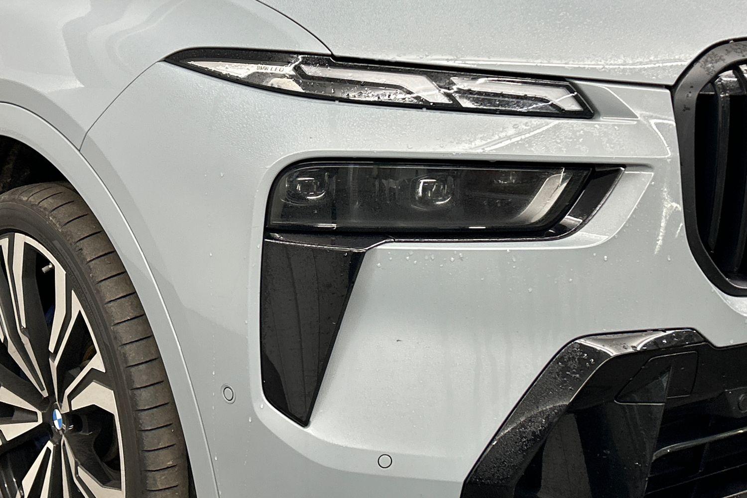 BMW X7 view 21