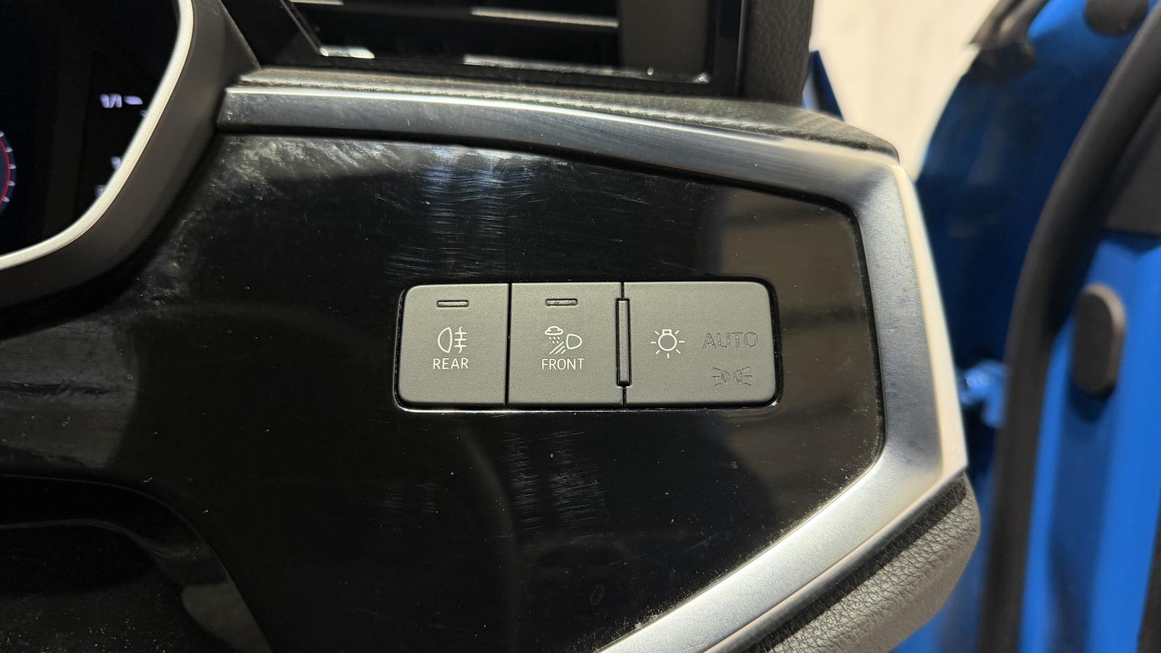 Audi Q3 view 27