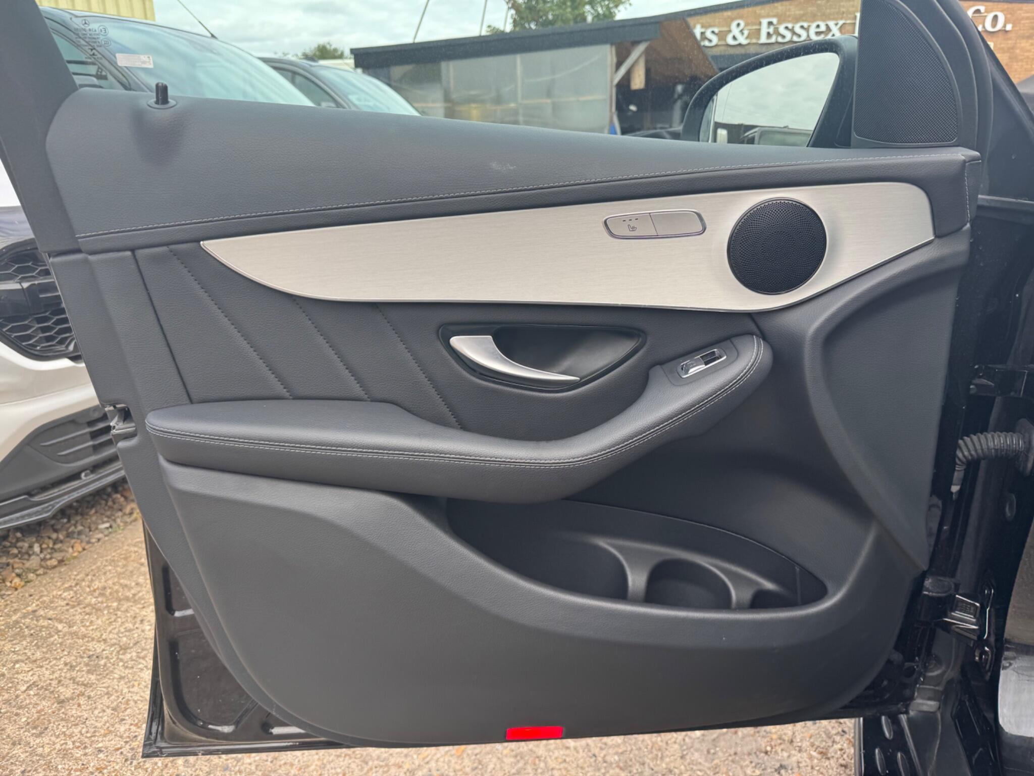 Mercedes-Benz GLC view 39