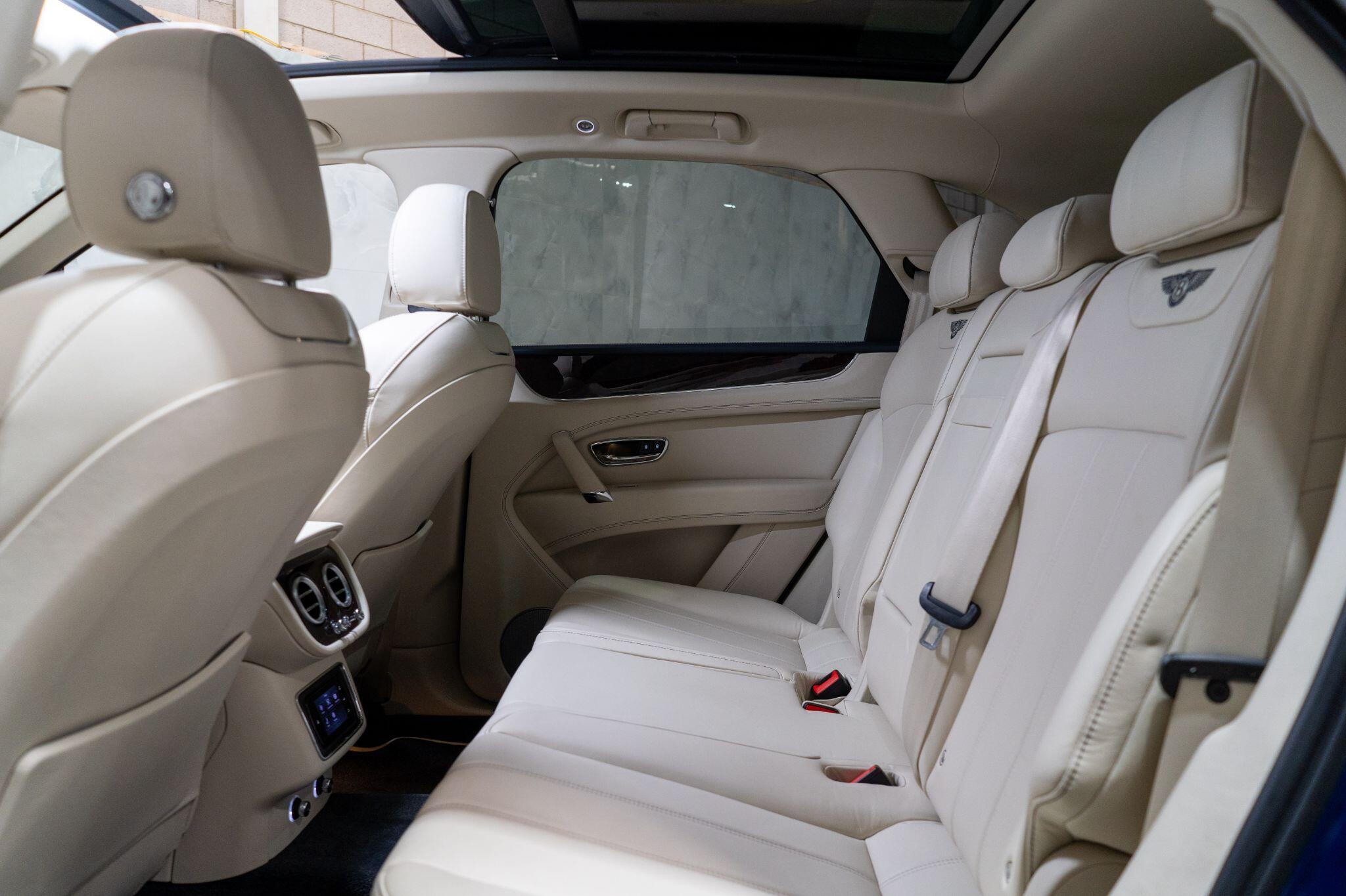 Bentley Bentayga view 16