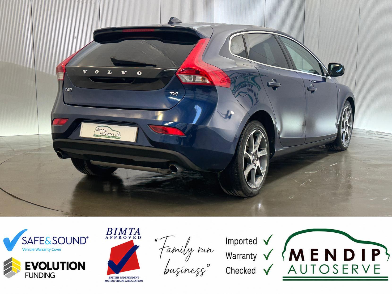 Volvo V40 view 26