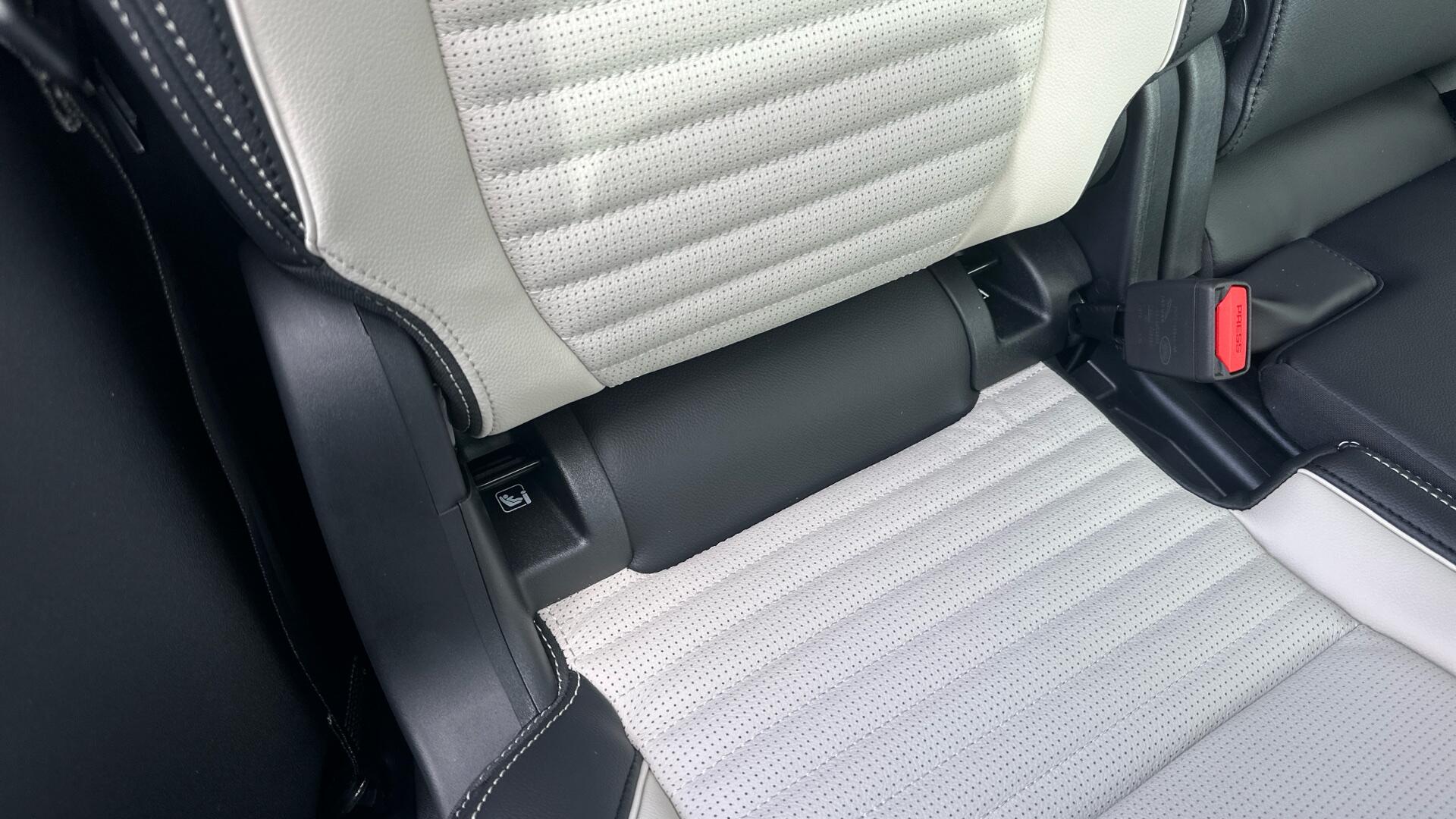 Land Rover Discovery Sport view 31