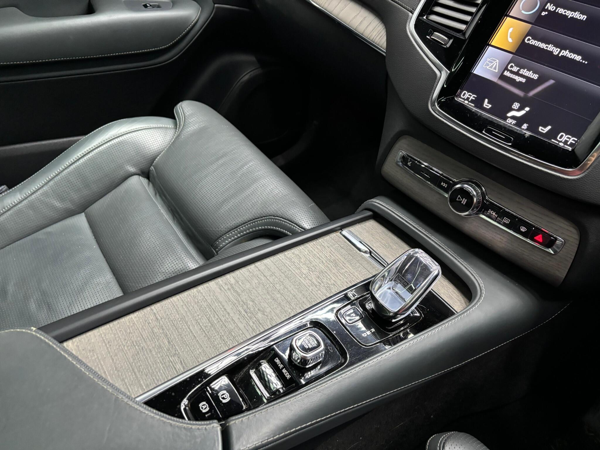 Volvo XC90 view 11