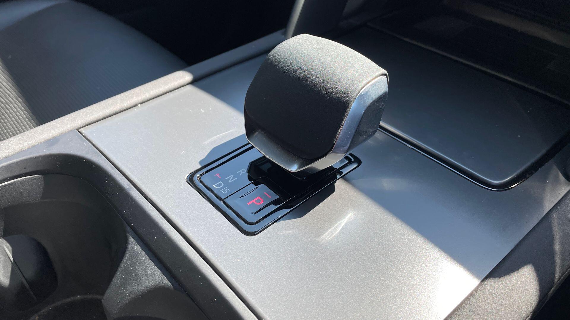 Land Rover Discovery Sport view 13