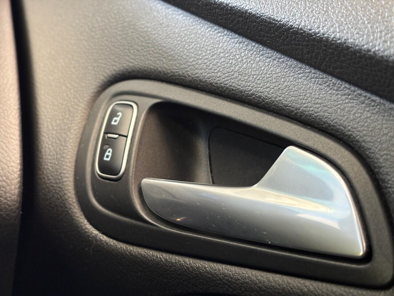 Ford Focus view 42