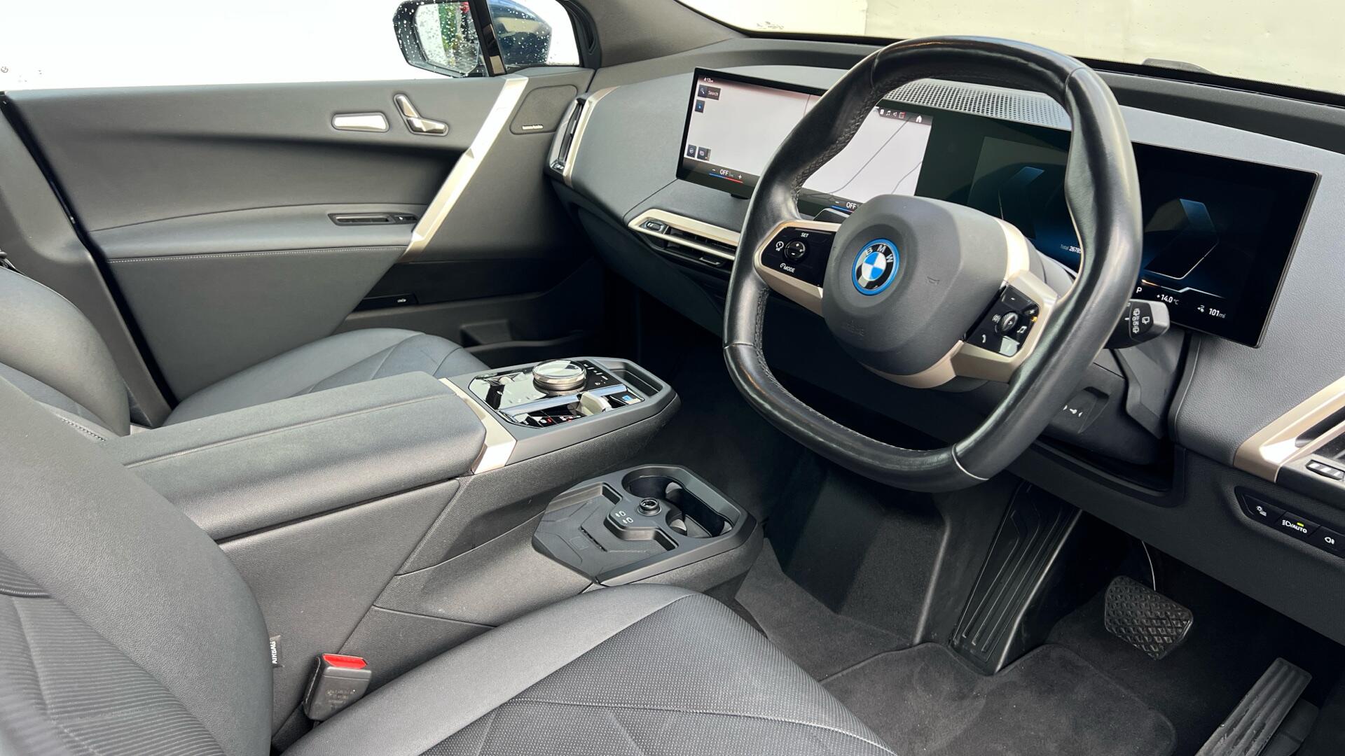 BMW Ix view 6