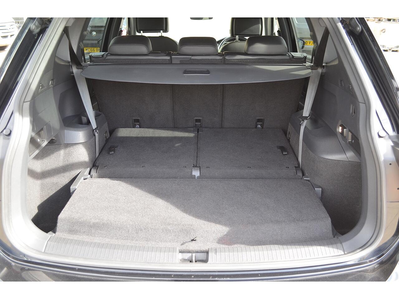 Volkswagen Tiguan Allspace view 24