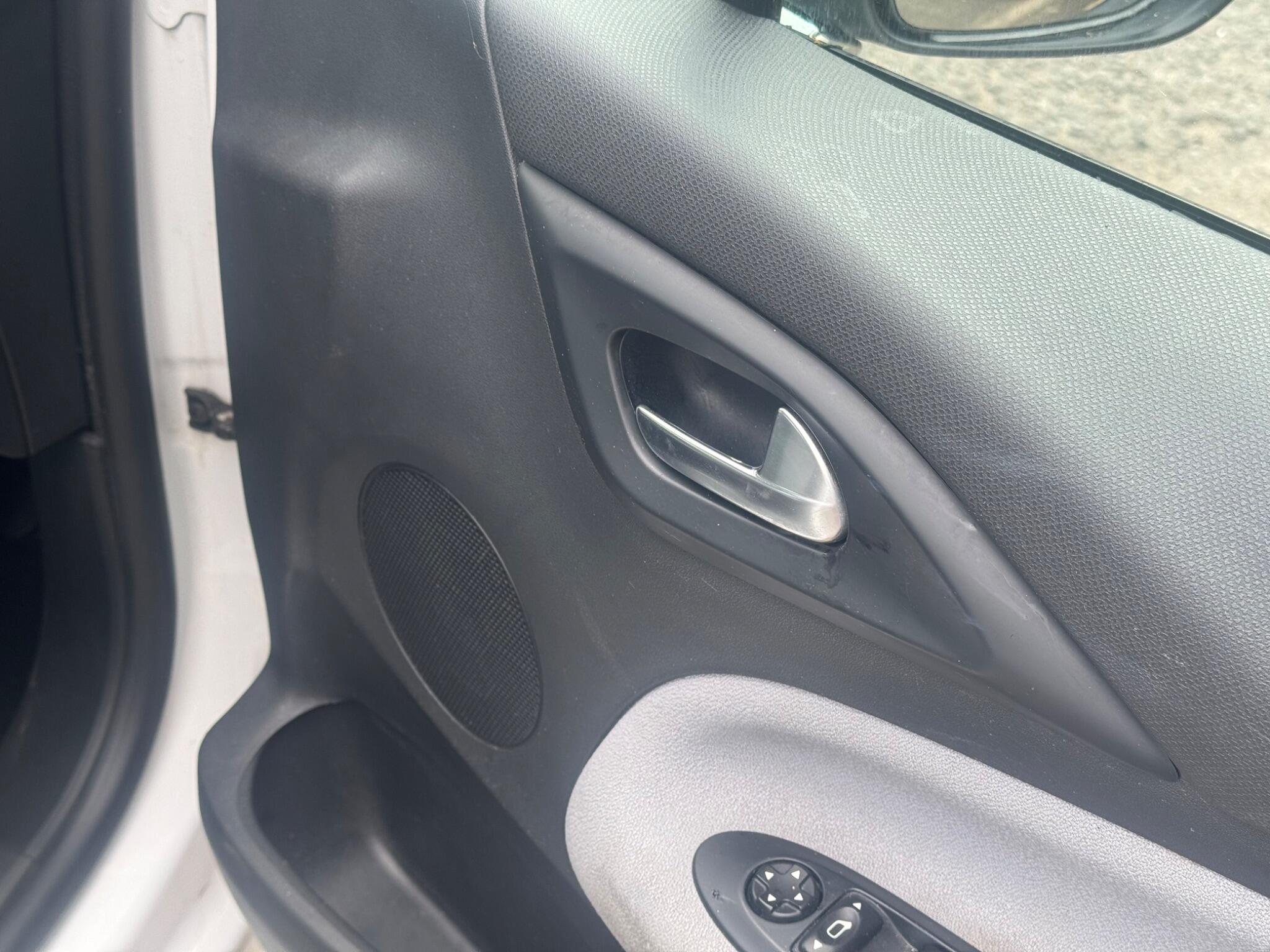 Citroen DS3 view 32