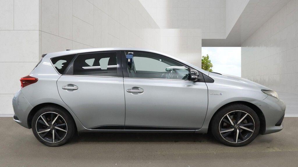Toyota Auris view 5