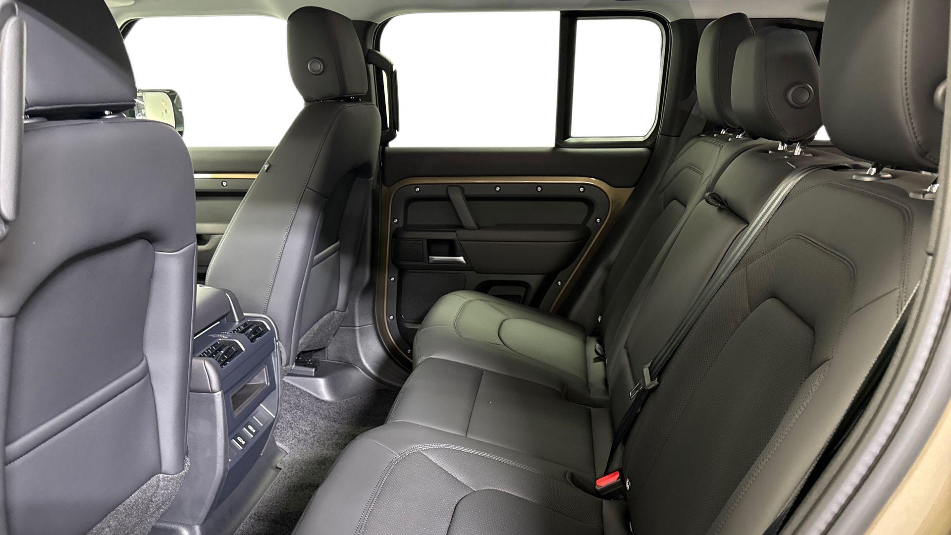 Land Rover Defender view 4
