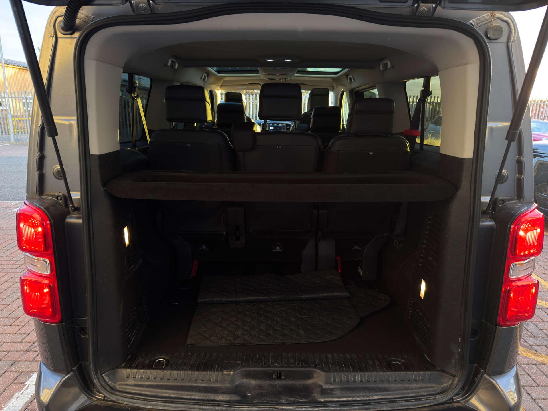 Peugeot Traveller view 26