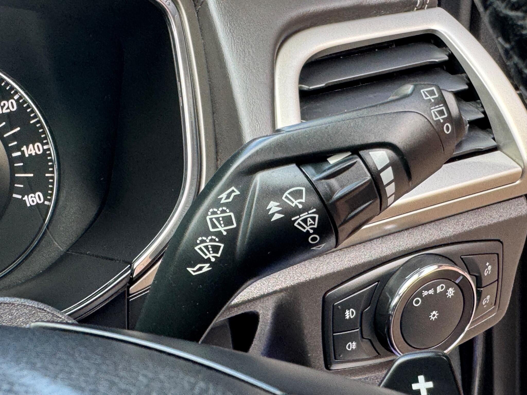 Ford Mondeo view 26