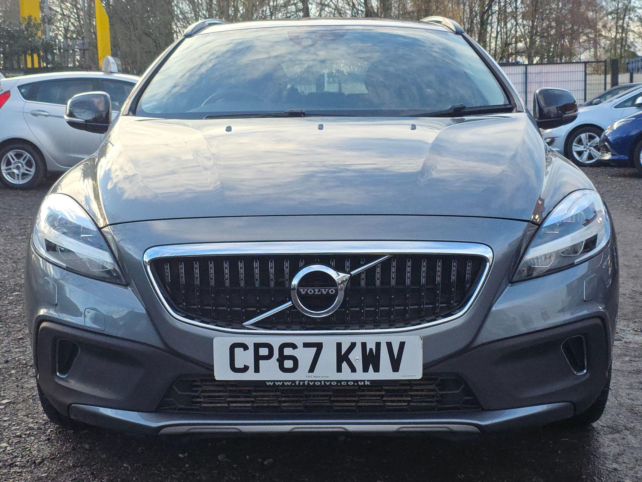 2017 Volvo V40 Cross Country 2.0 T3 Pro Euro 6 (s/s) 5dr • 44,733 miles image 3