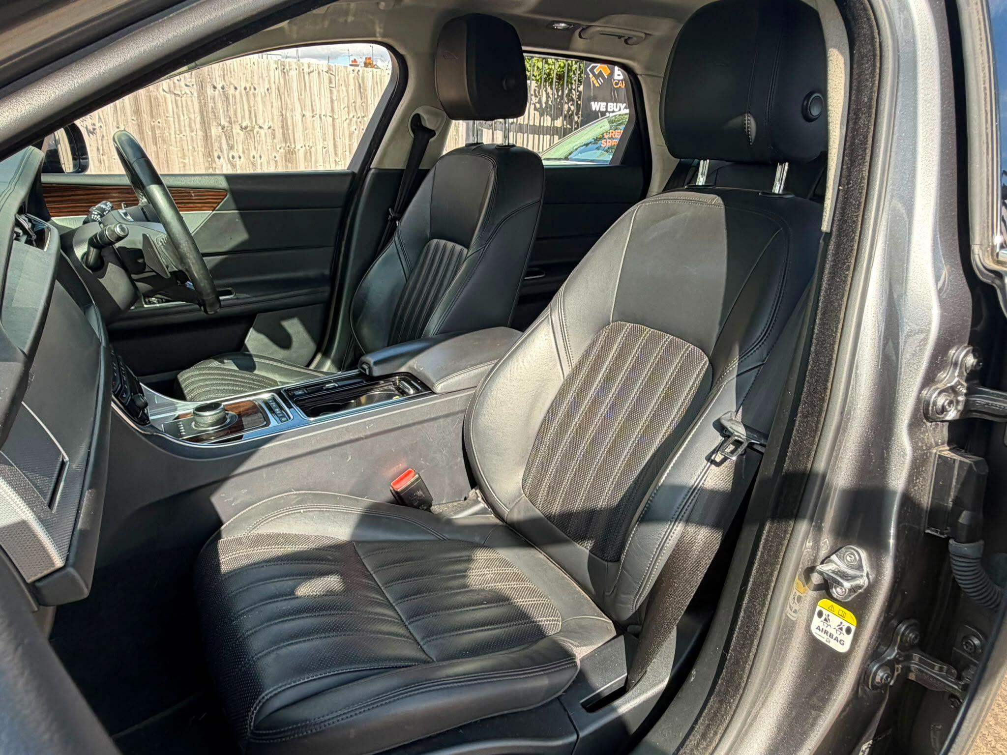 Jaguar XF view 28