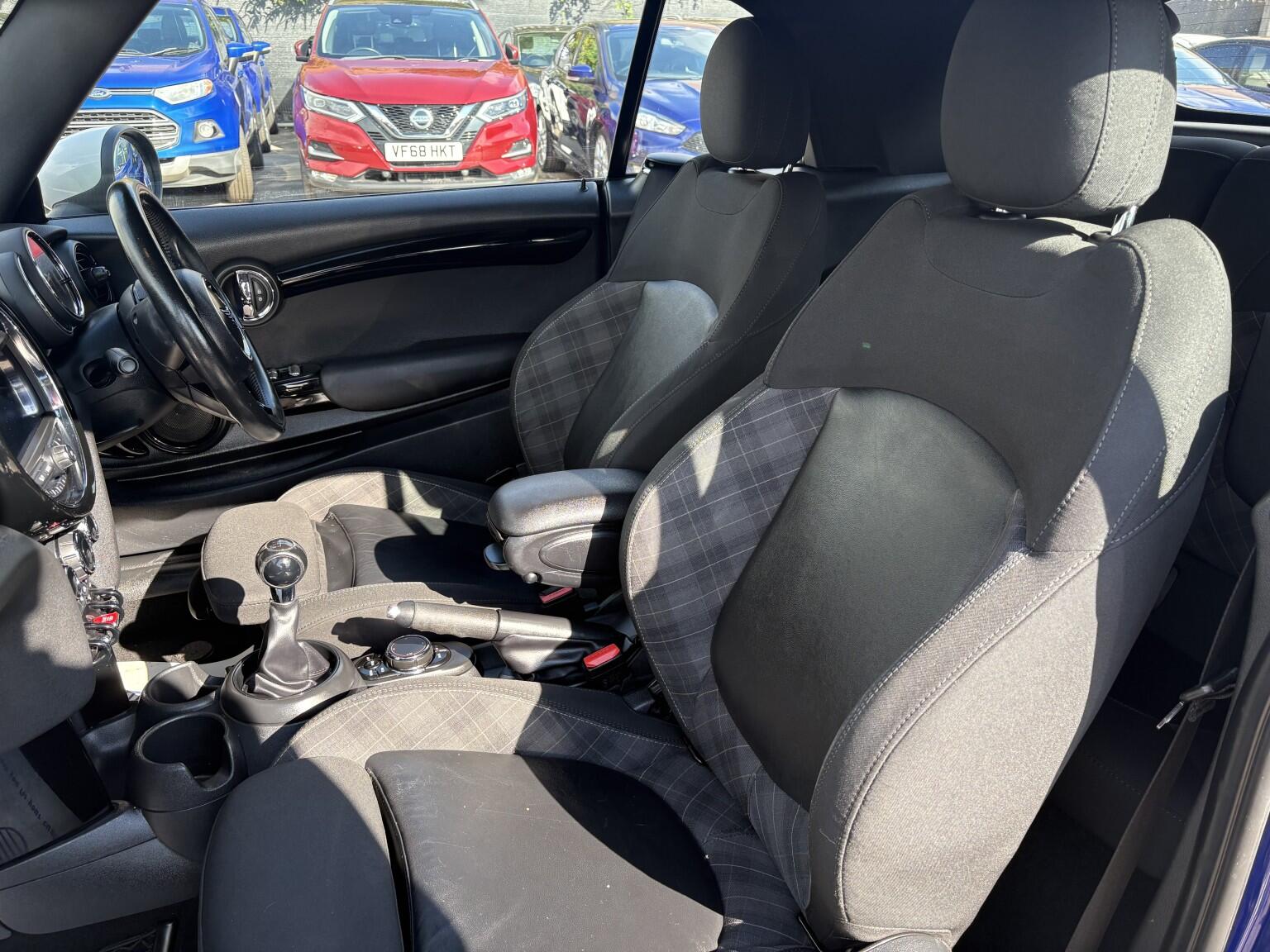 Mini Convertible view 17