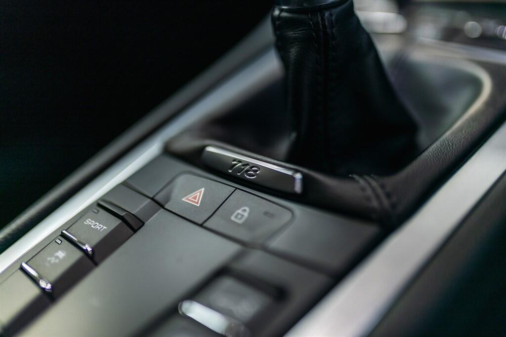 Porsche Cayman view 26