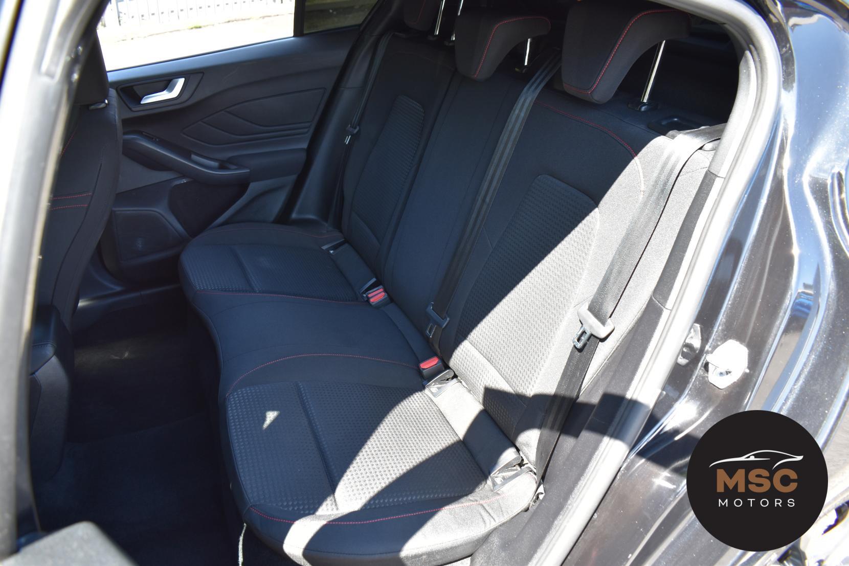 Ford Focus view 44