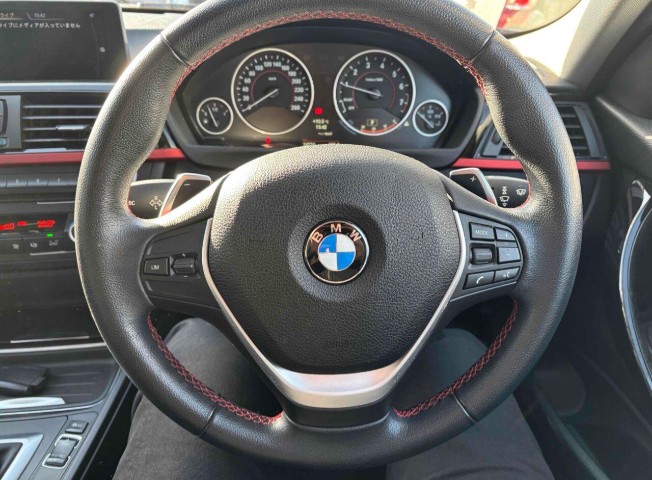 BMW 3 Series view 5