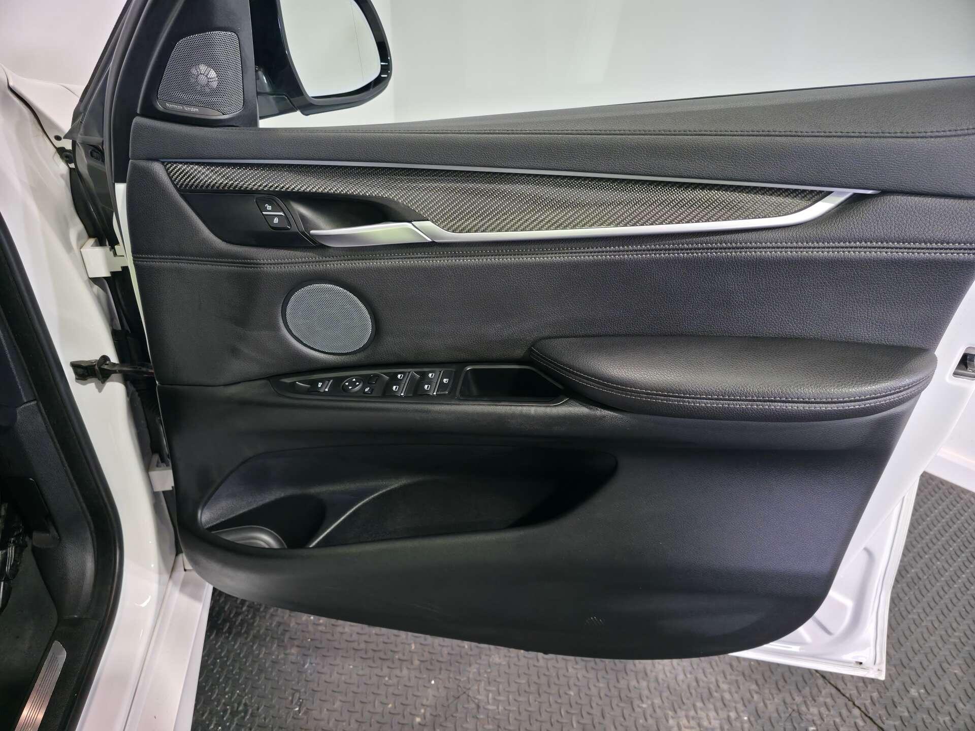 BMW X6 view 29