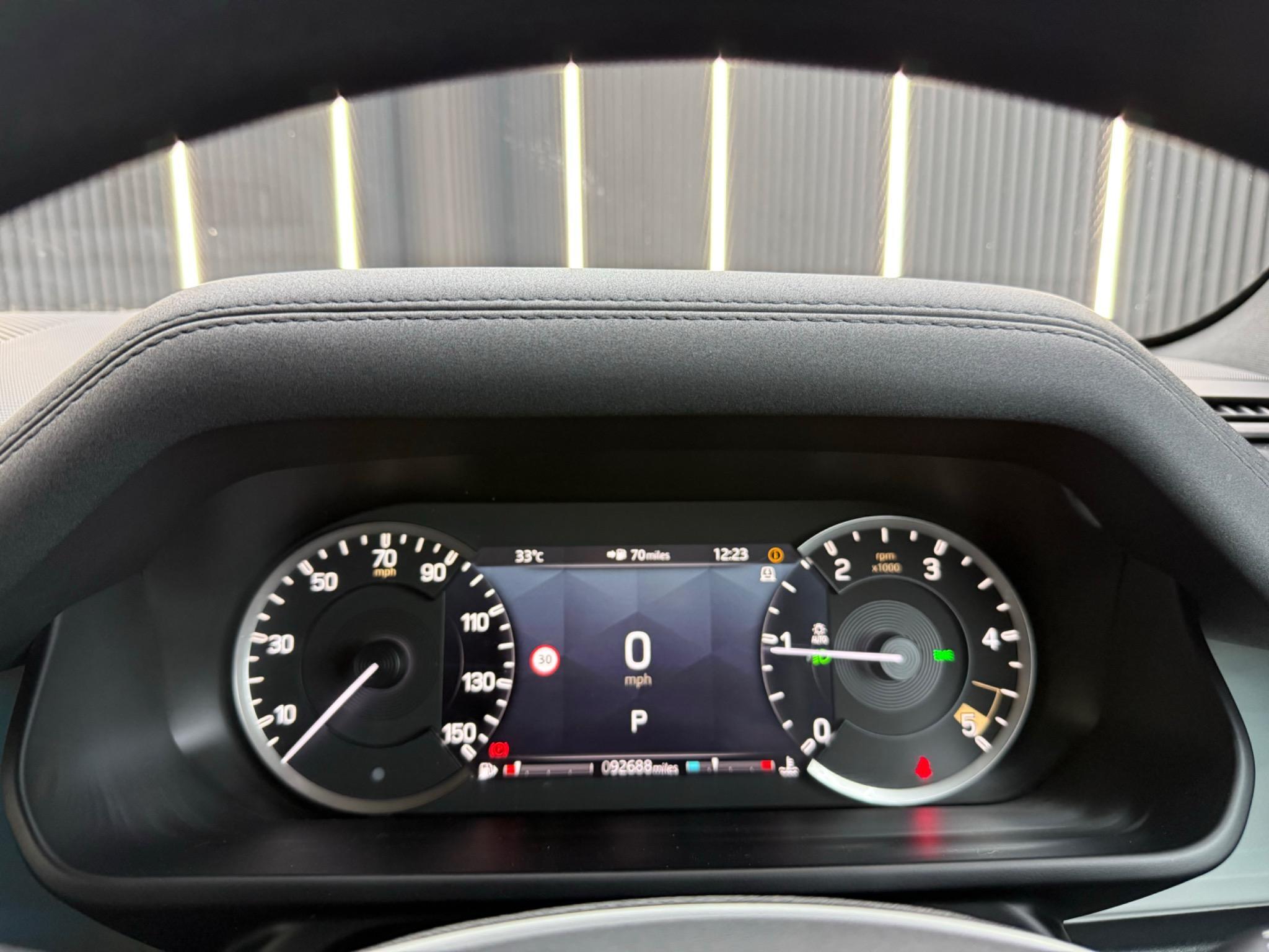 Land Rover Defender 110 view 7