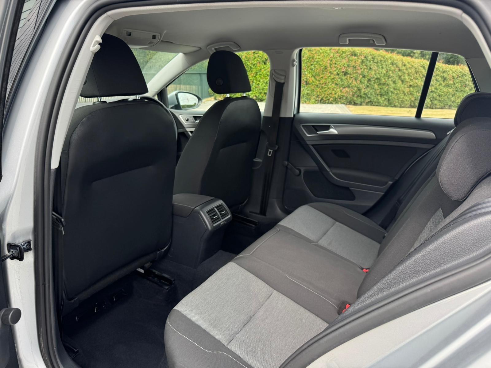 2013 Volkswagen Golf image 24