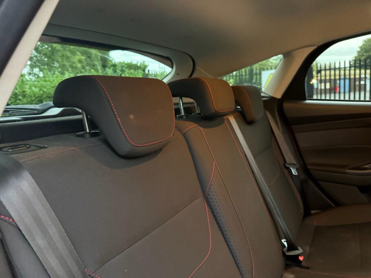 Ford Focus view 22