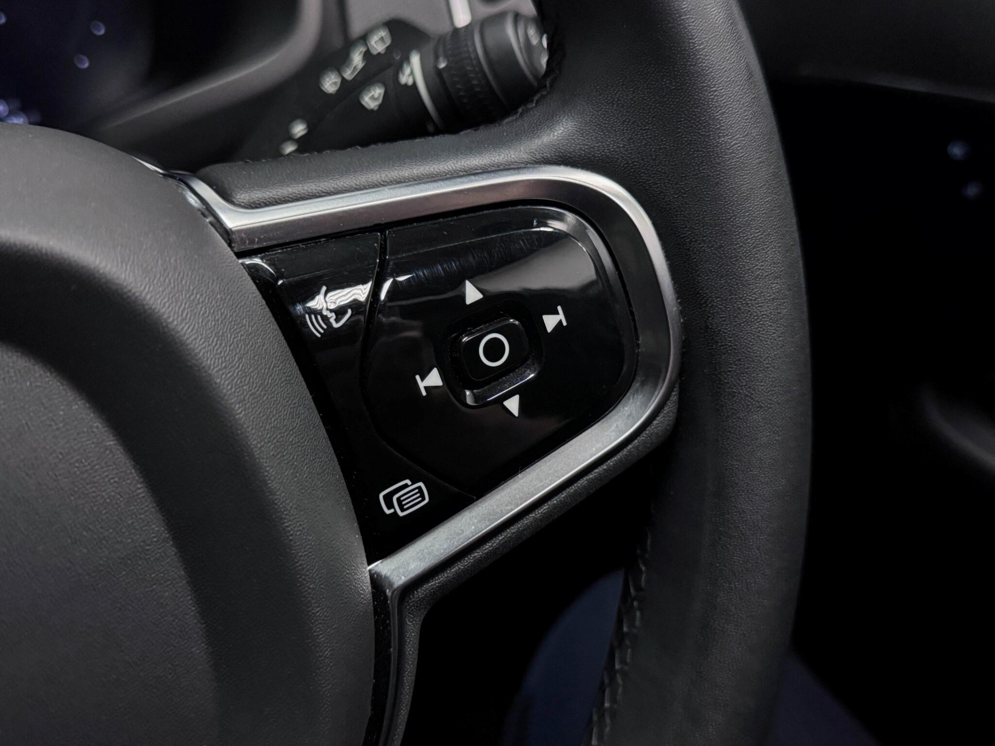Volvo XC90 view 18