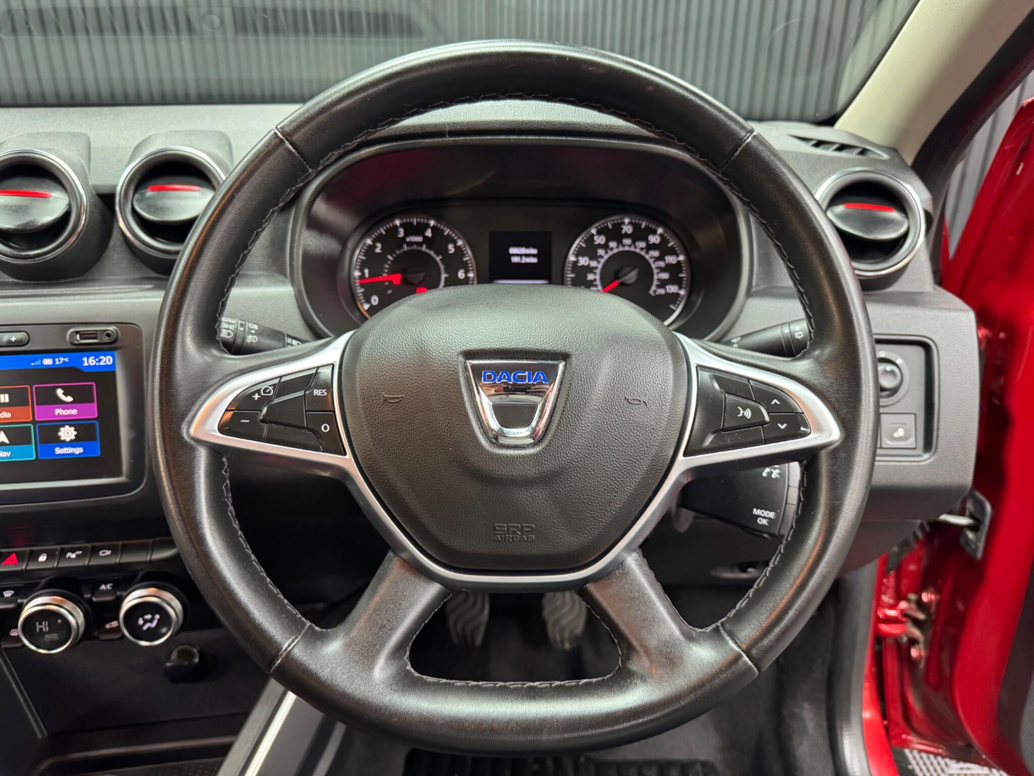 Dacia Duster view 13