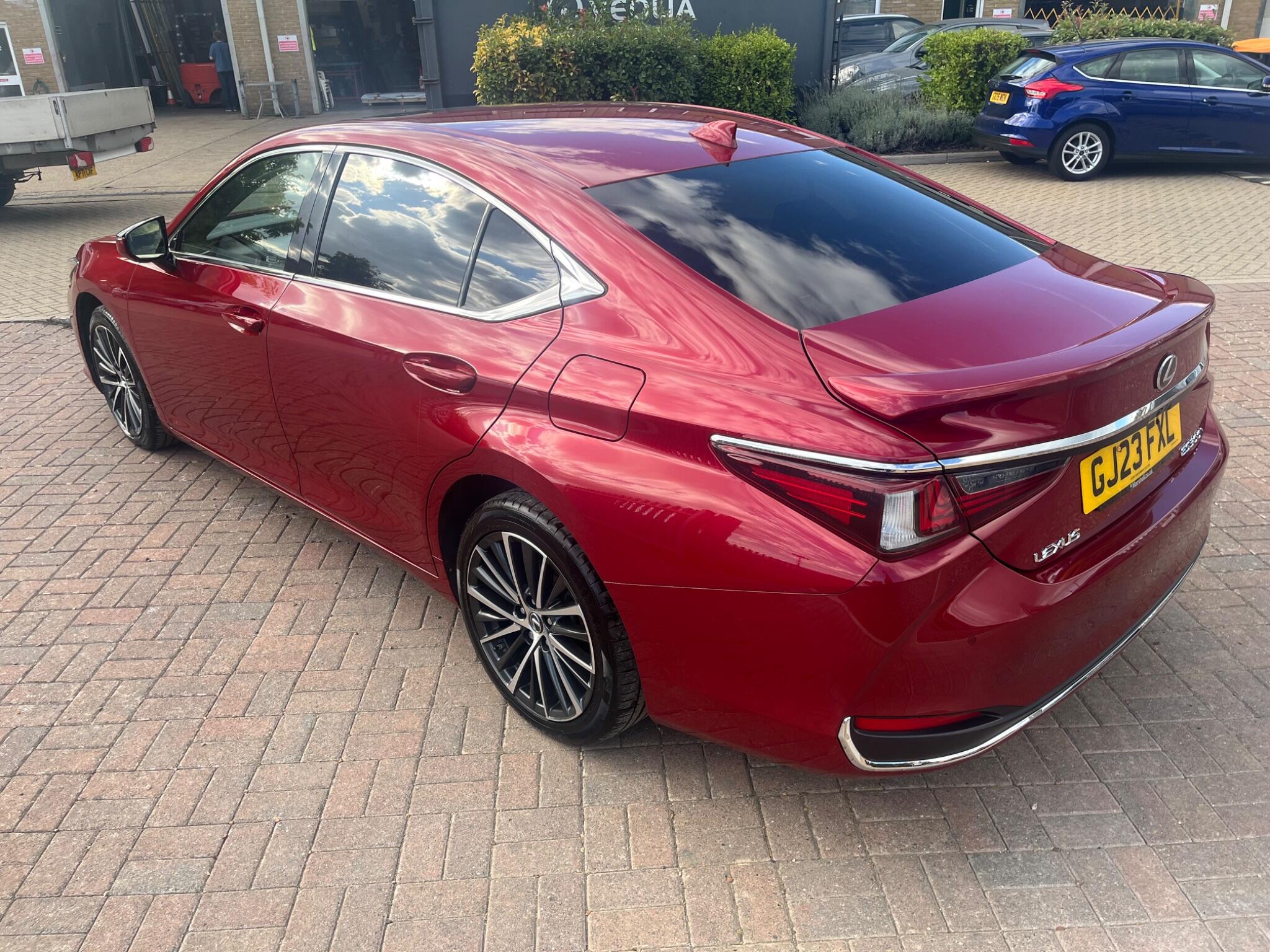 Lexus ES view 6