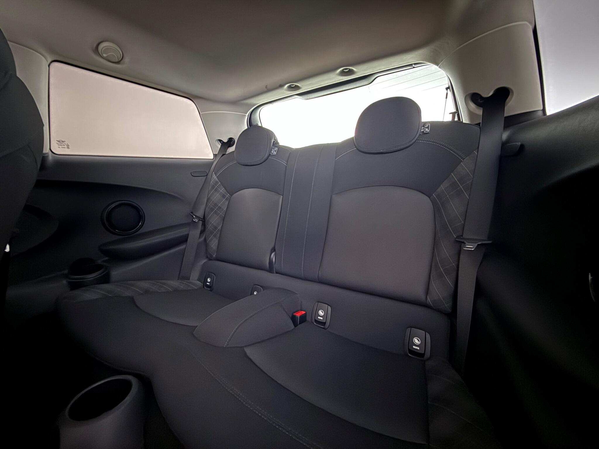 Mini Hatch view 32