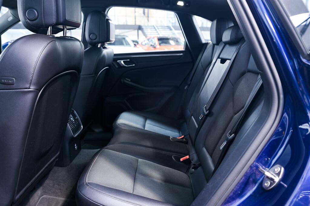 Porsche Macan view 14