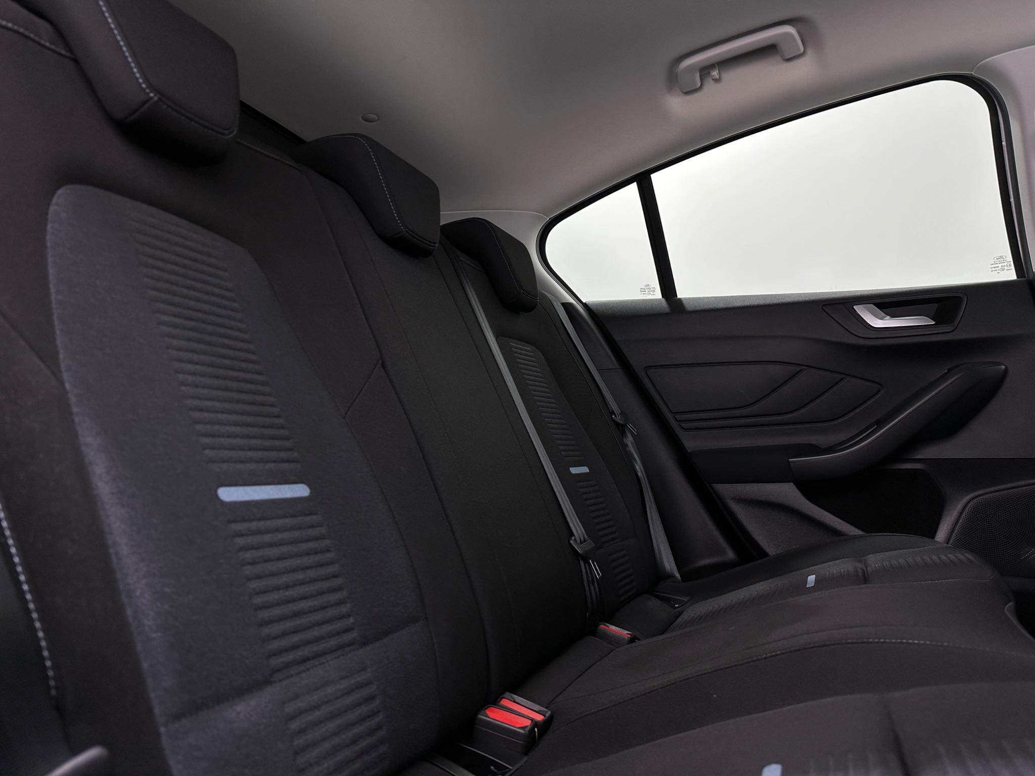Ford Focus view 40