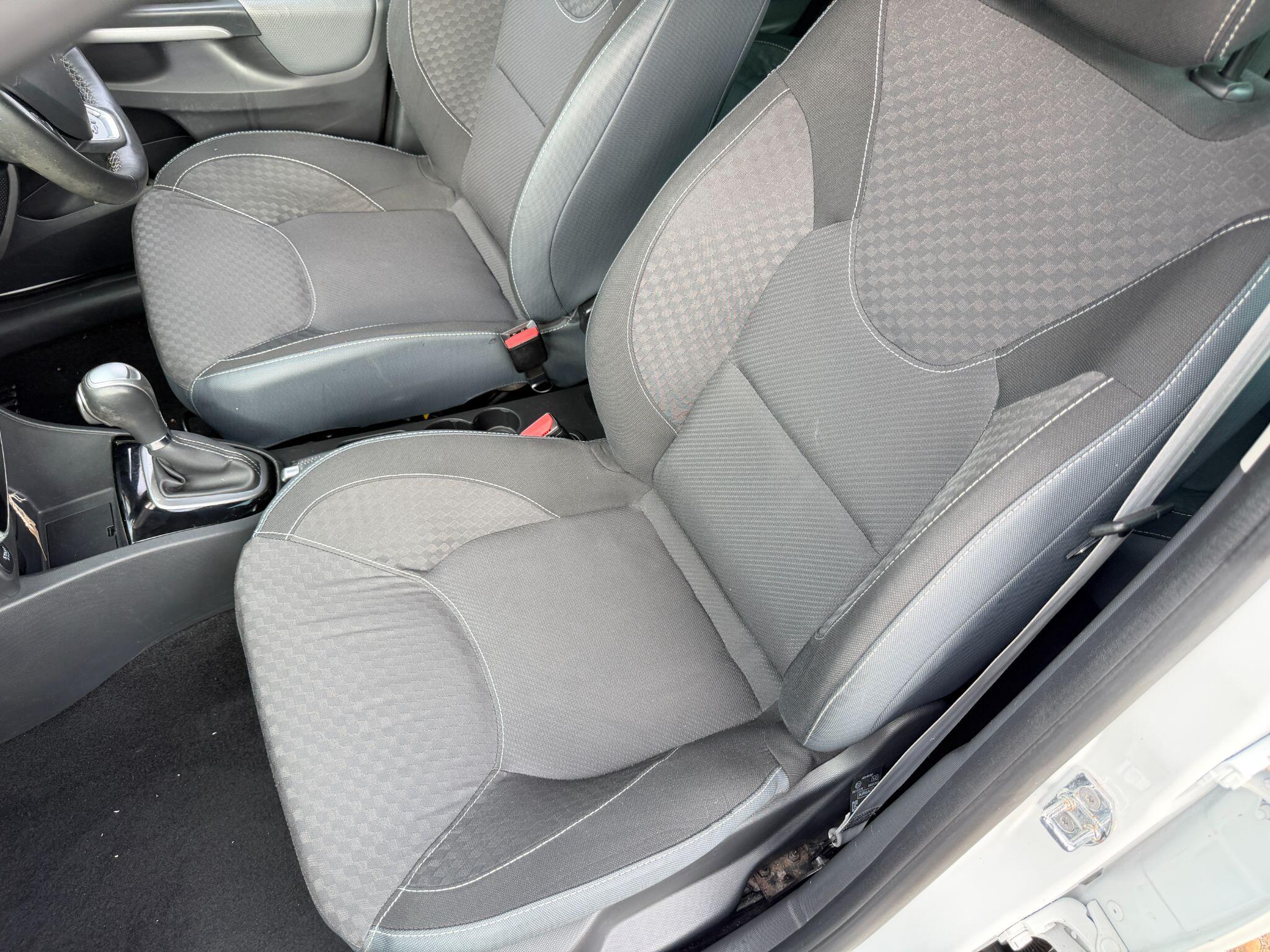 Renault Clio view 30