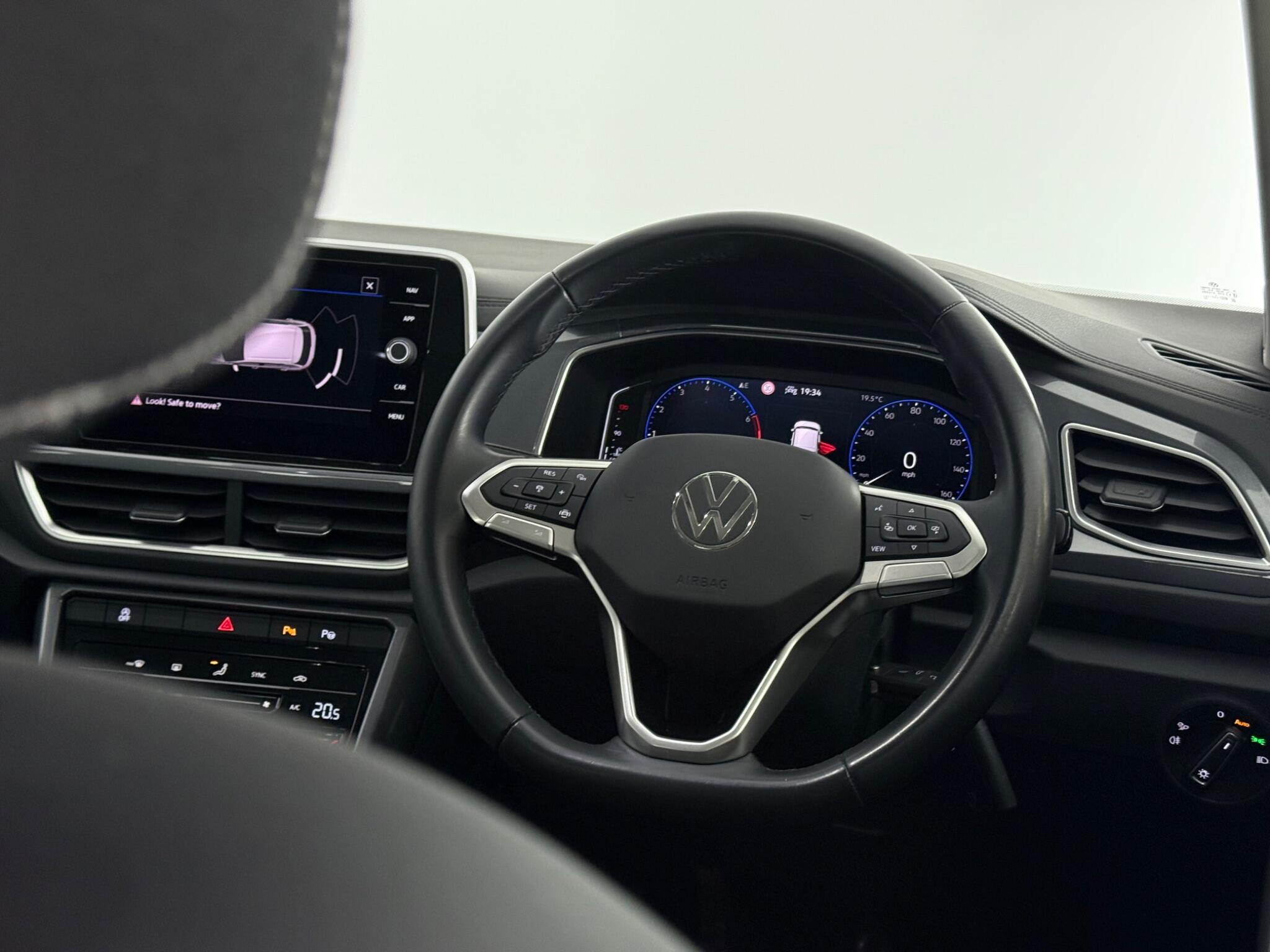 Volkswagen T-Roc view 12