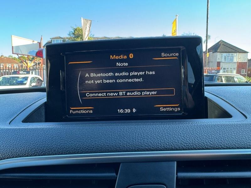 Audi Q3 view 22