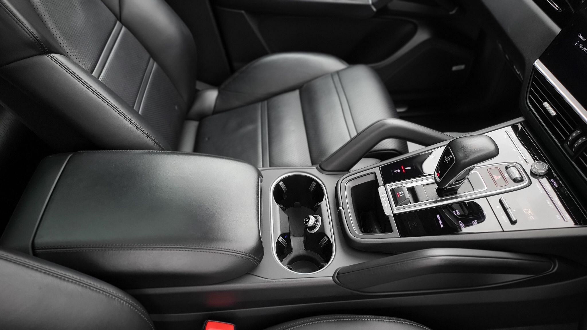 Porsche Cayenne view 40