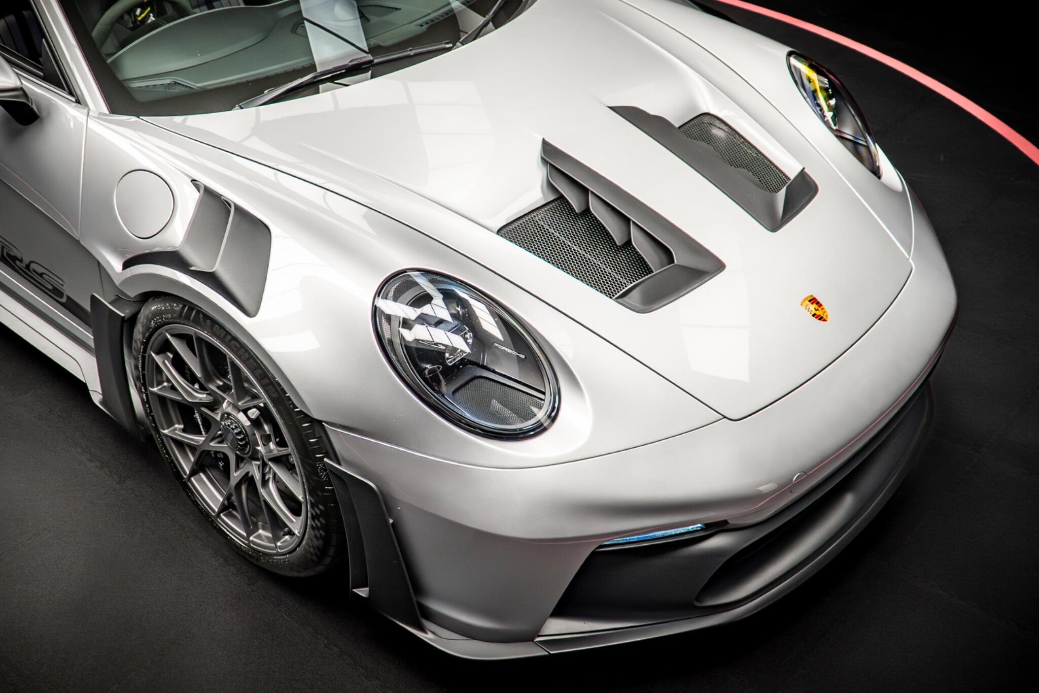Porsche 911 view 11