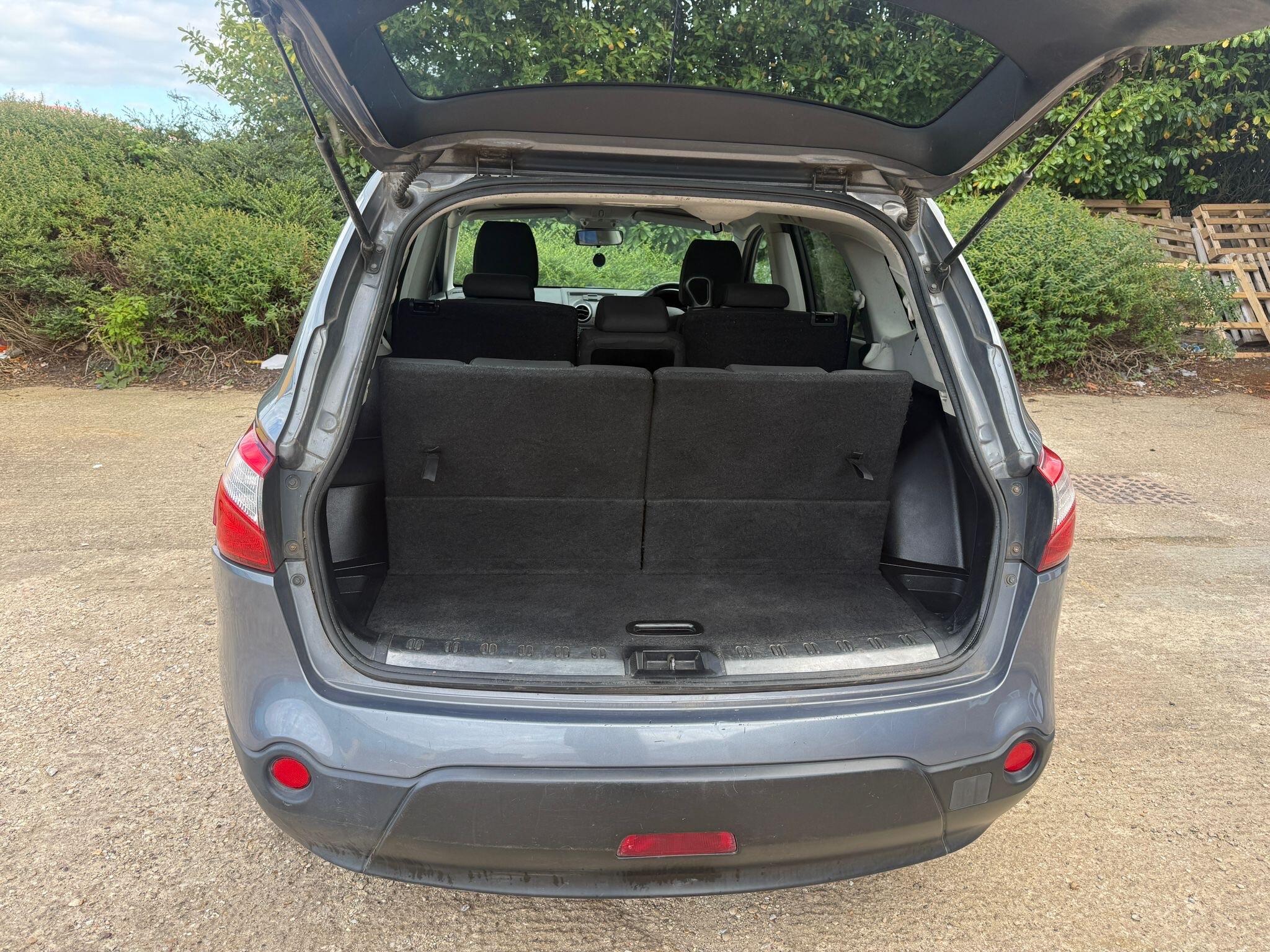 Nissan Qashqai+2 view 13