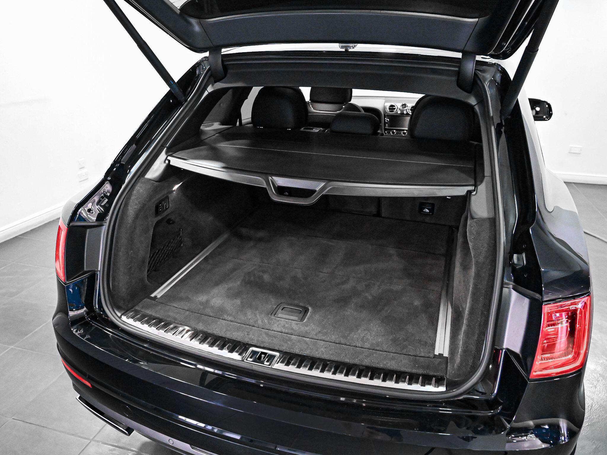 Bentley Bentayga view 45