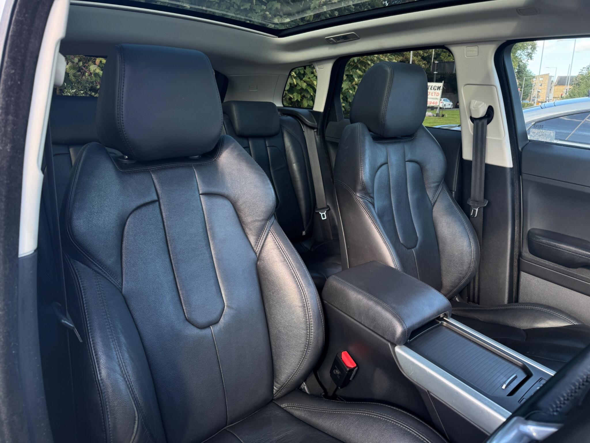 Land Rover Range Rover Evoque view 16