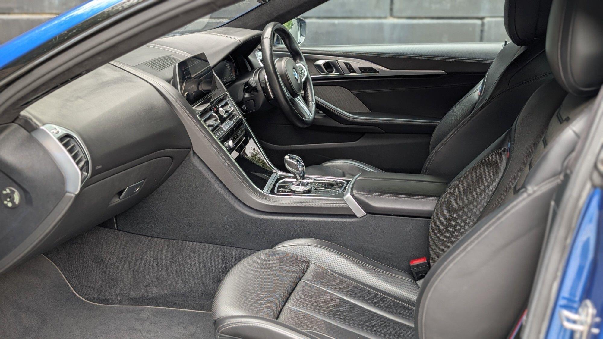BMW 8 Series view 12