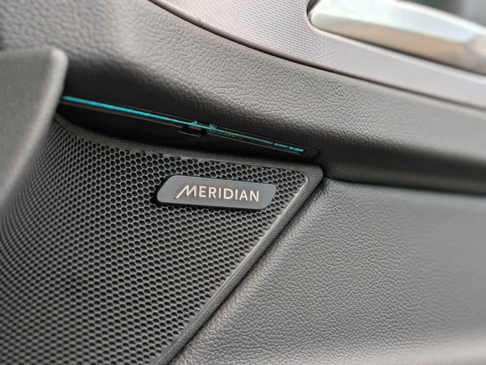 Jaguar XF view 50