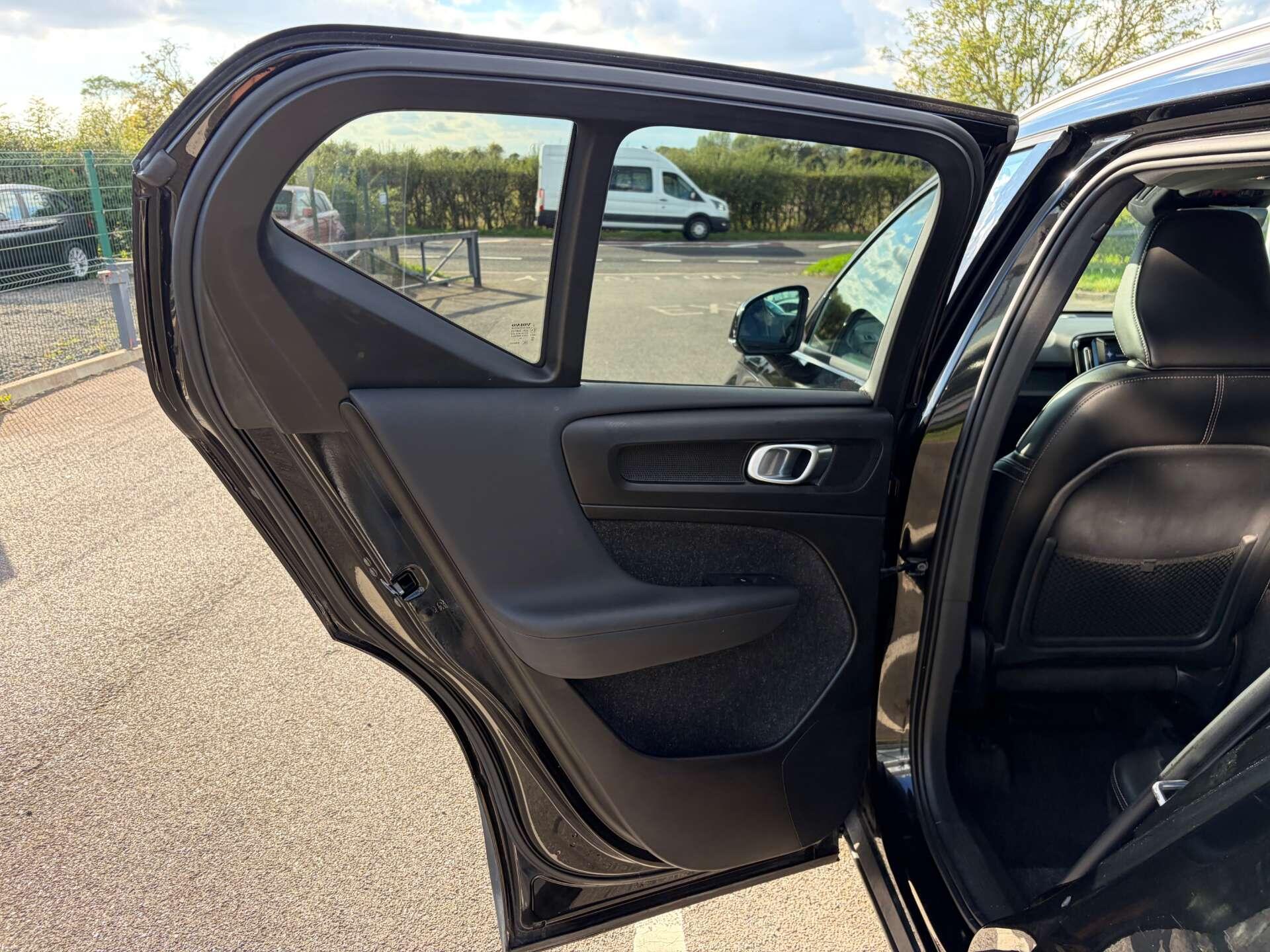 Volvo XC40 view 19