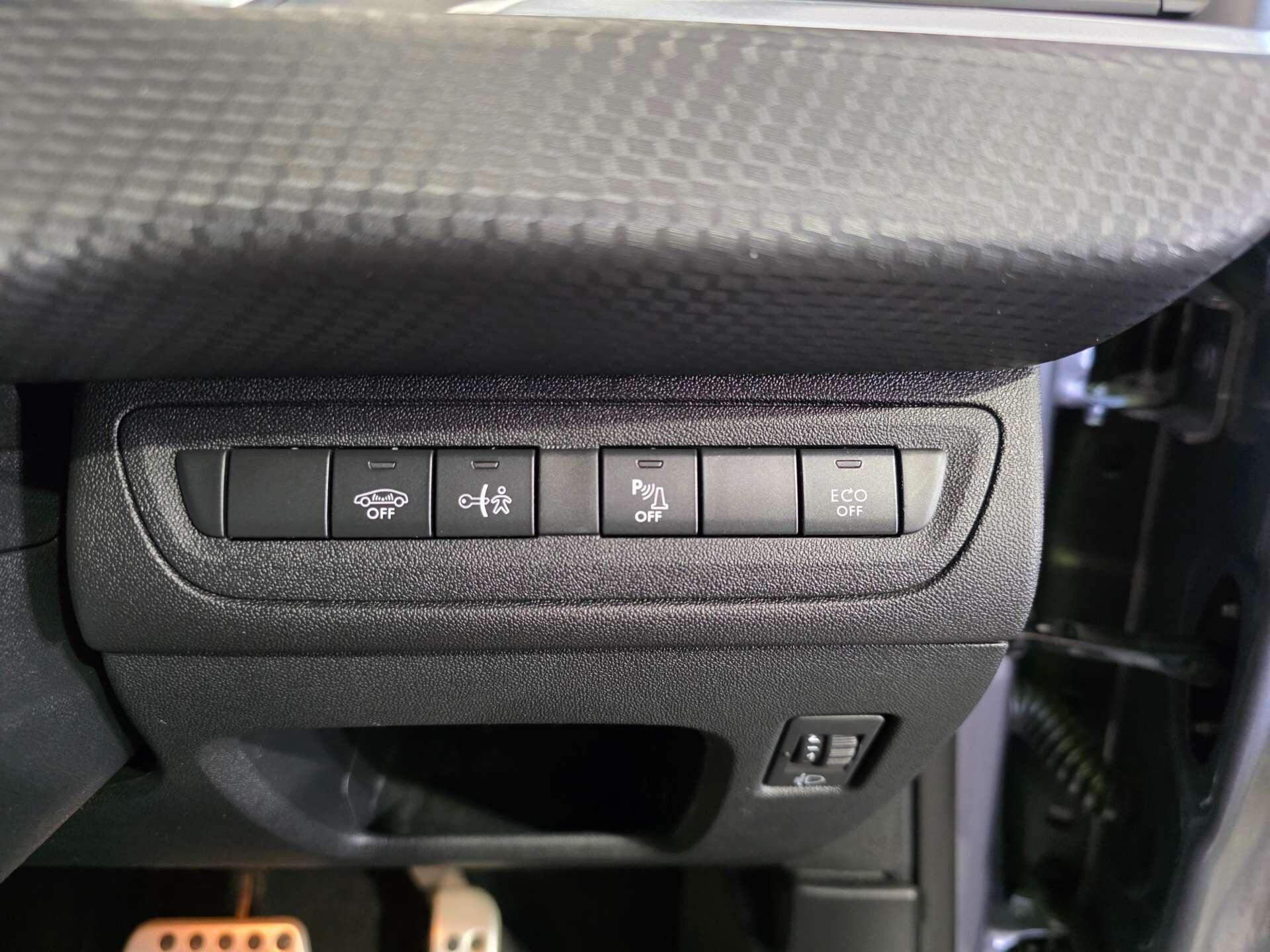 Peugeot 2008 view 16