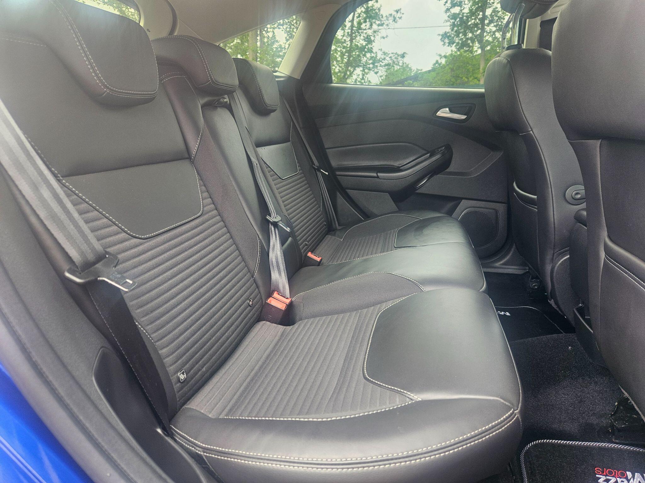 2017 Ford Focus image 45