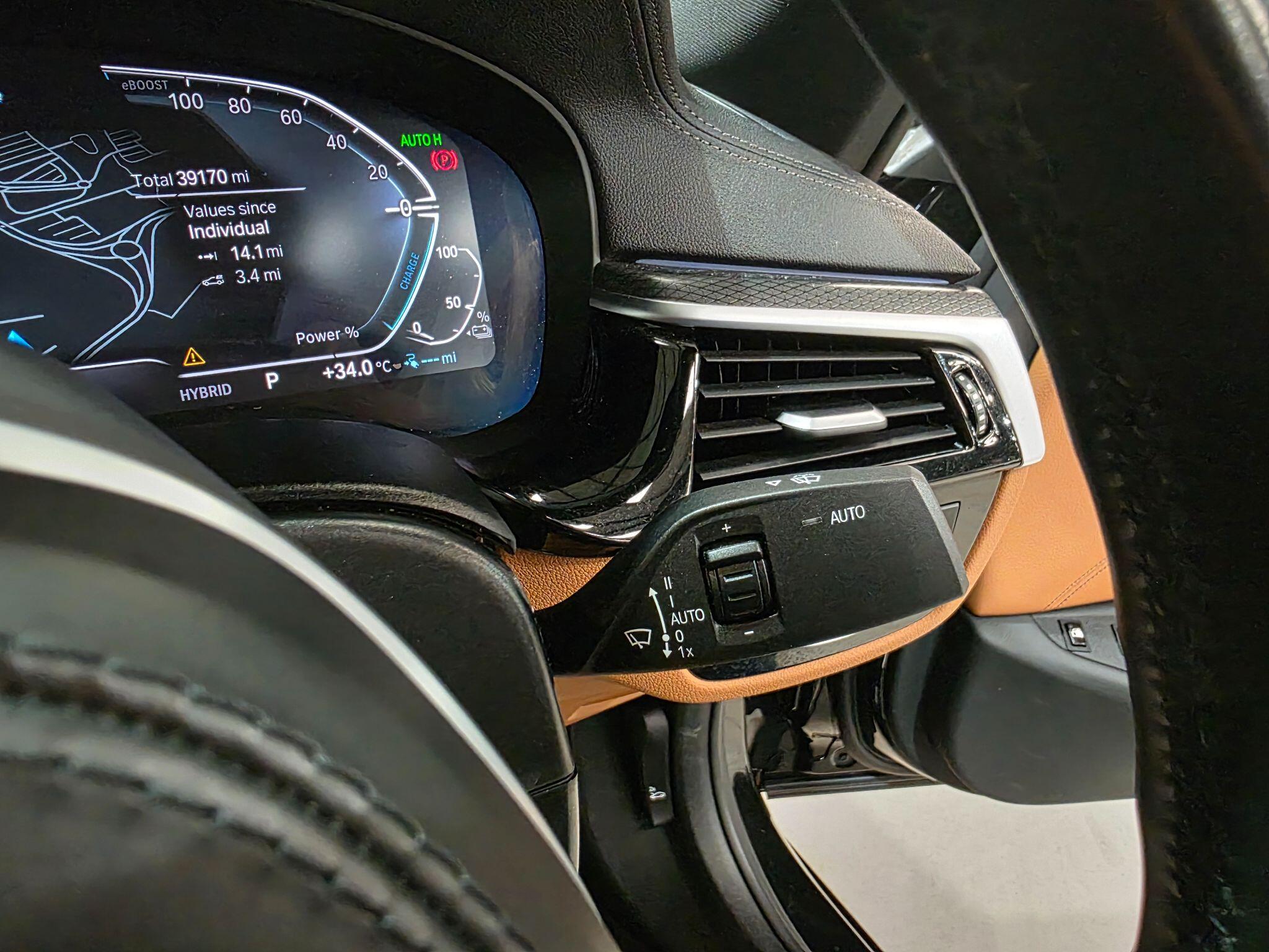 BMW 5 Series view 26
