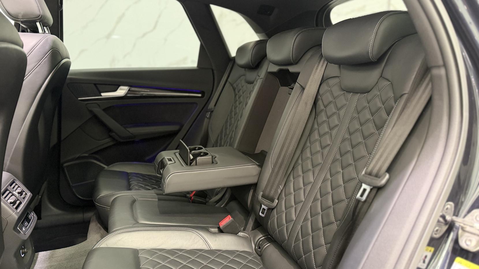 Audi SQ5 view 10