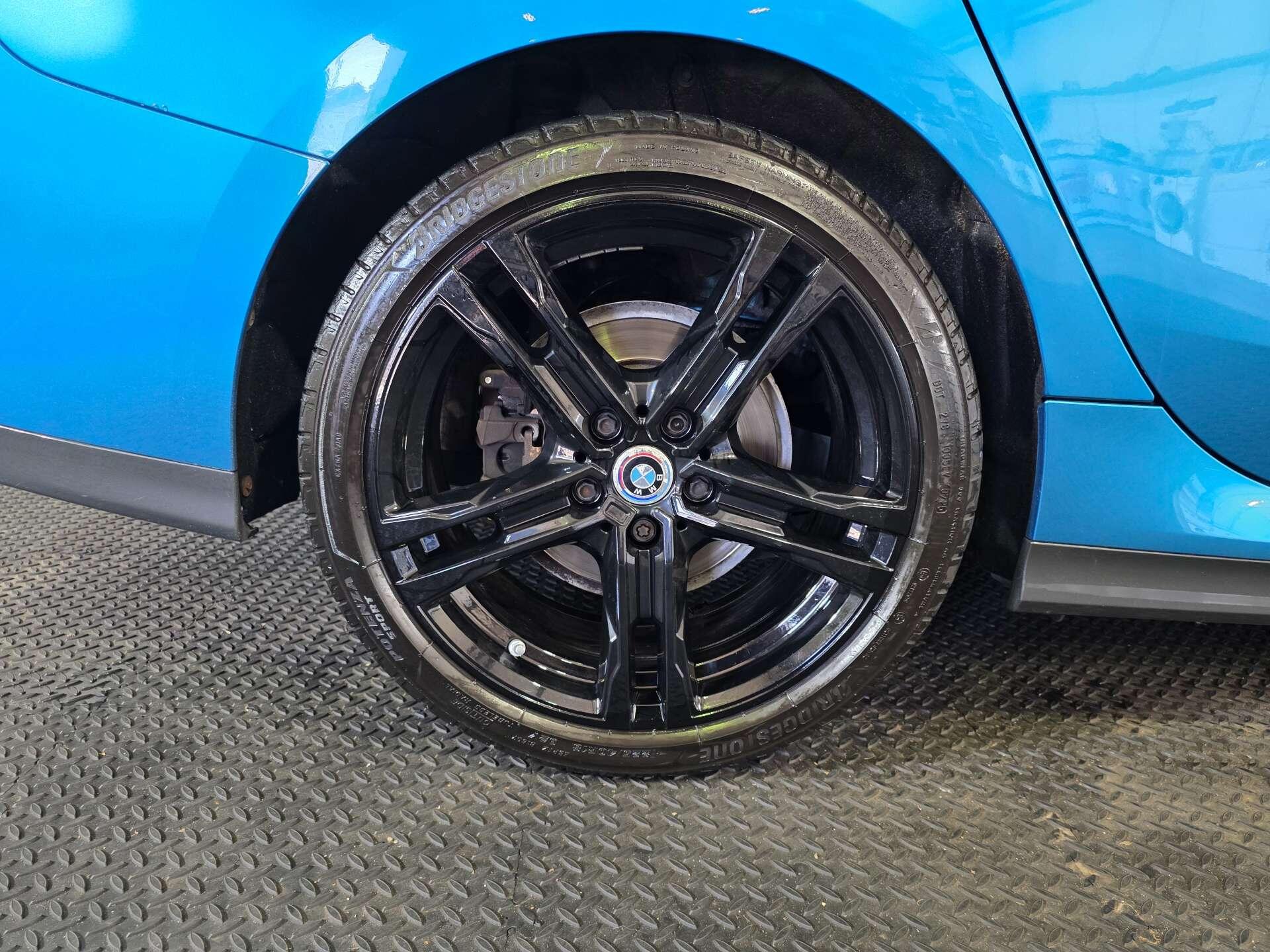 BMW 2 Series view 59
