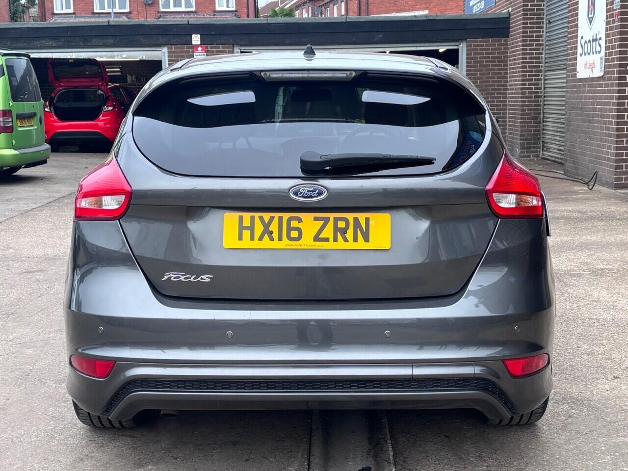 Ford Focus view 6